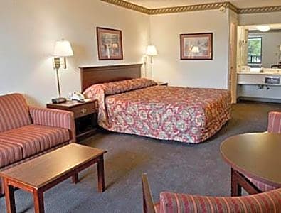 Days Inn by Wyndham Hendersonville