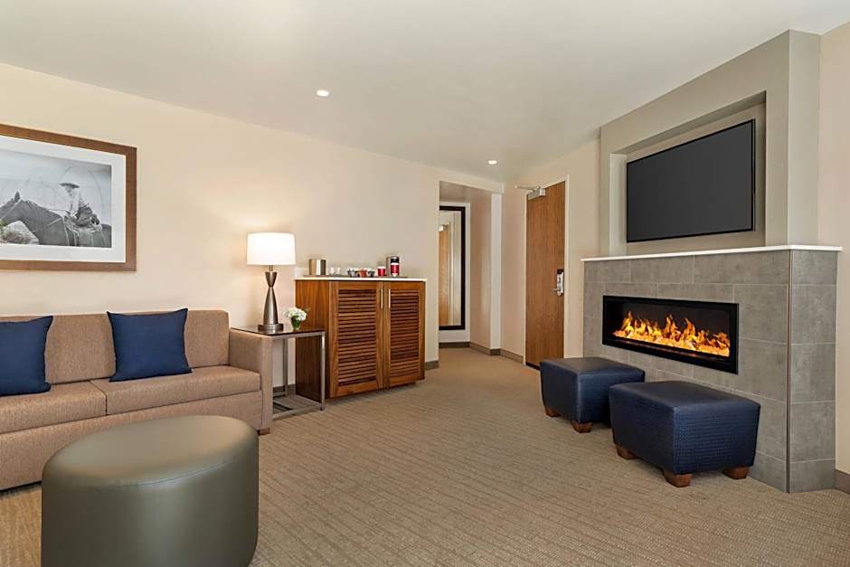 Delta Hotels by Marriott Helena Colonial