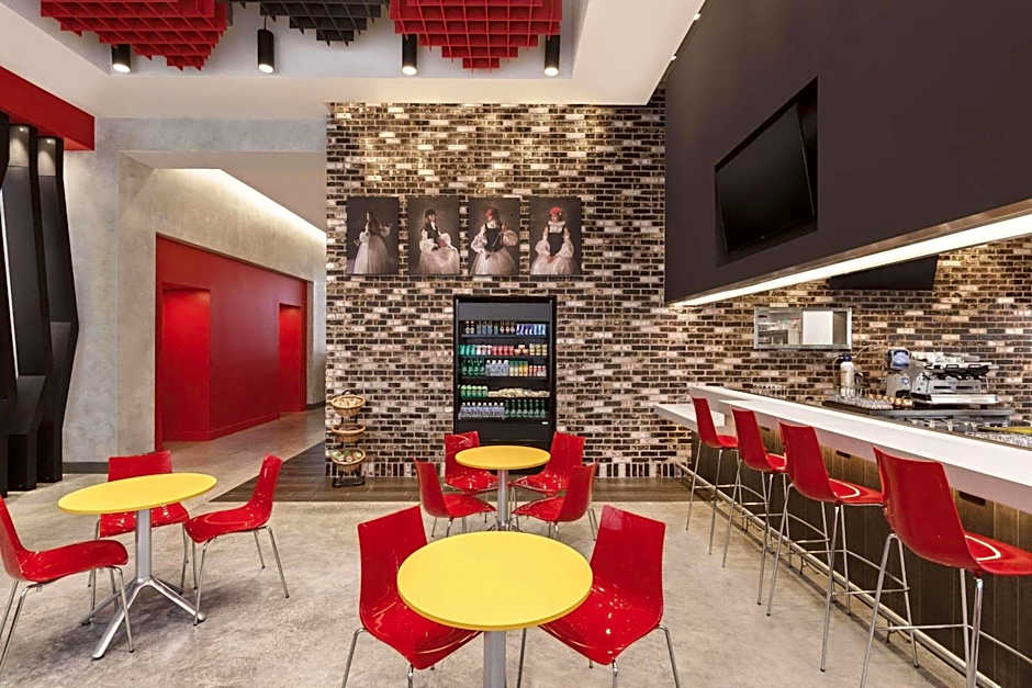 Radisson RED Miami Airport