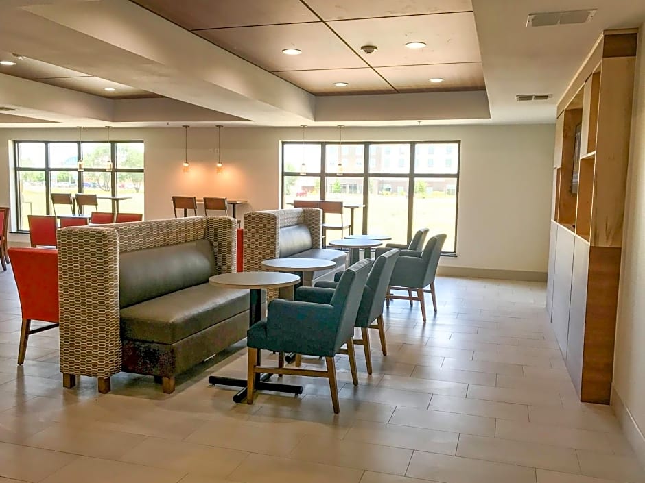 Holiday Inn Express Hotel & Suites Lubbock West