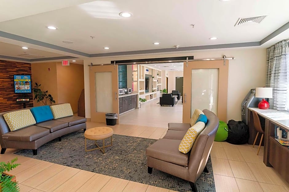 Gateway Hotel & Suites, an Ascend Hotel Collection Member
