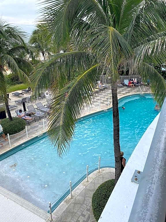 Beautiful 1 bedroom condo on the beach