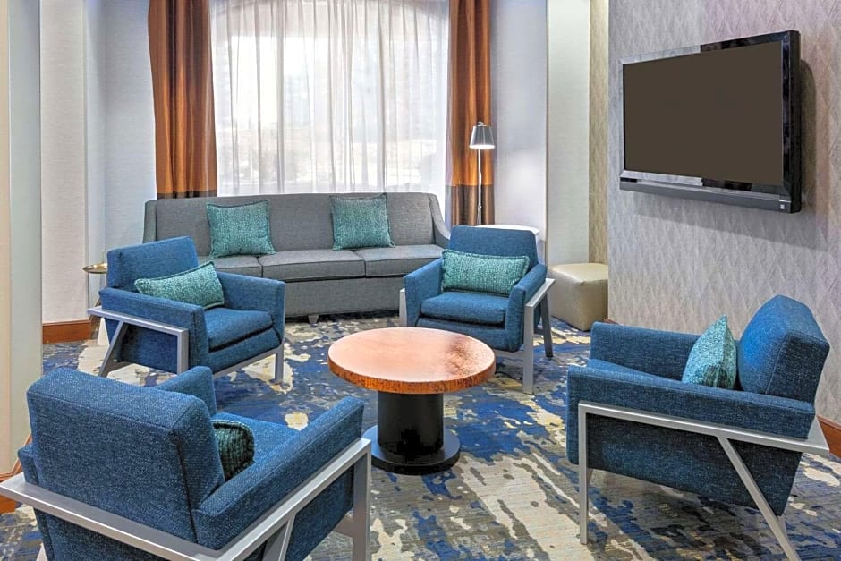 Hampton Inn By Hilton & Suites Kansas City-Country Club Plaza