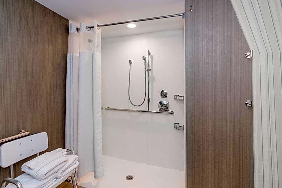 Courtyard by Marriott West Springfield