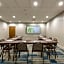 Holiday Inn Express & Suites Tulsa Midtown