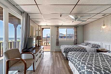 Deluxe Double Room with Side Sea View