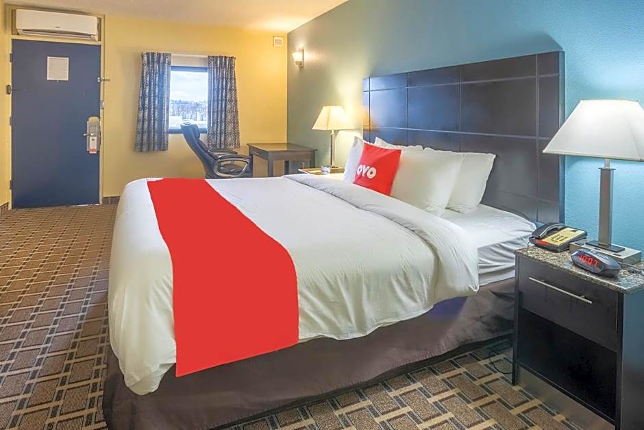 OYO Hotel Knoxville TN Cedar Bluff I-40