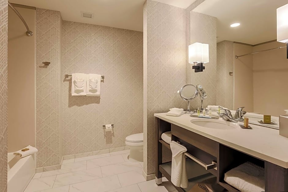 DoubleTree by Hilton Evansville