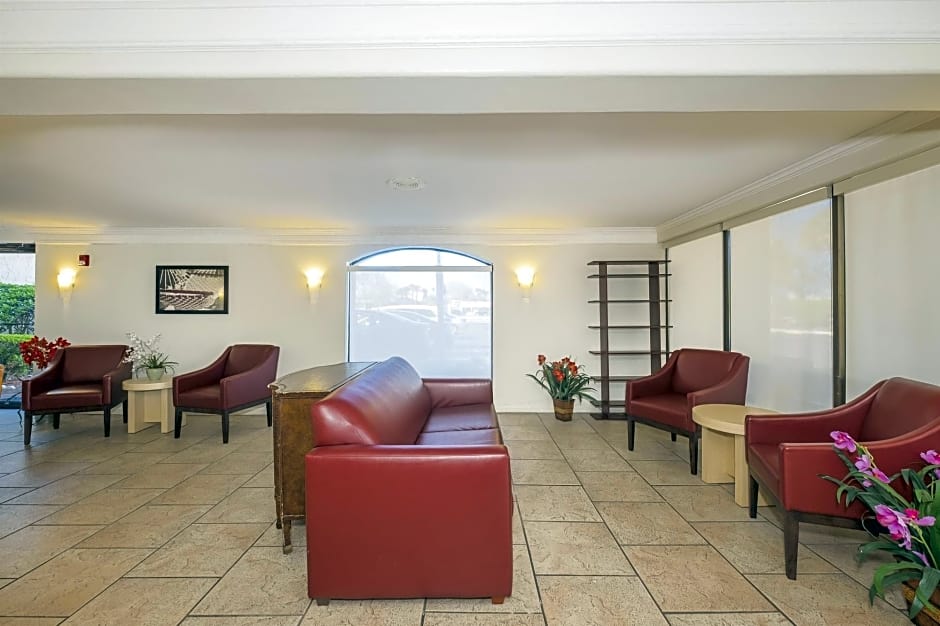 Days Inn by Wyndham Neptune Beach