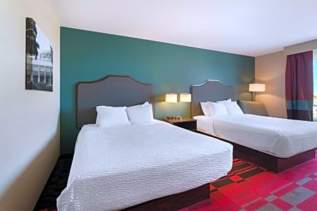 Queen Room with Two Queen Beds and Bath Tub - Mobility Accessible