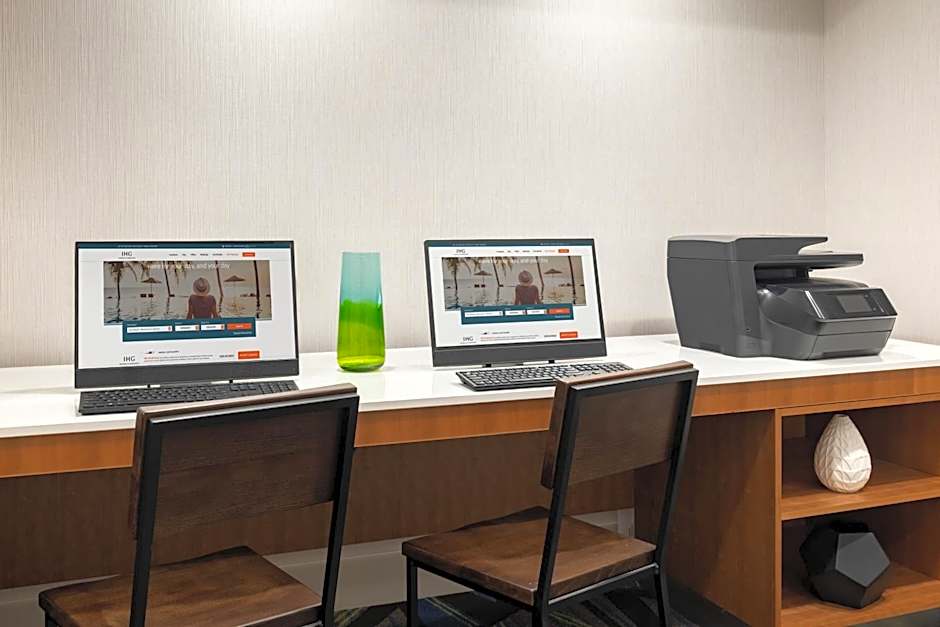 Holiday Inn Express Hotel & Suites Opelika Auburn