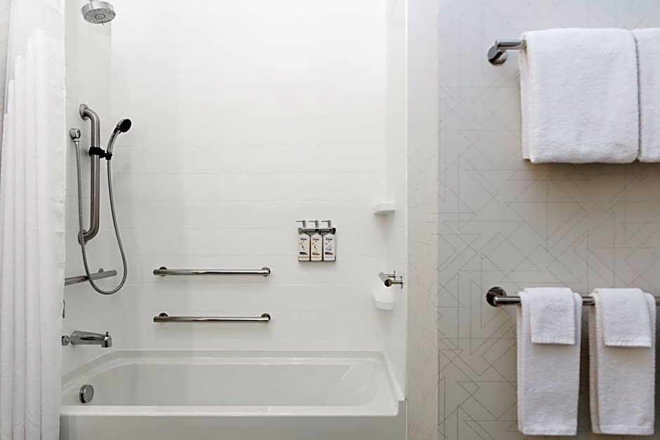 Holiday Inn Express Hotel & Suites Grove City