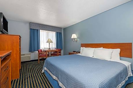 King Room - Non-Smoking - Pet Friendly