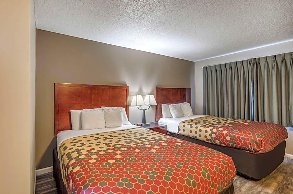 Econo Lodge Inn and Suites Yreka
