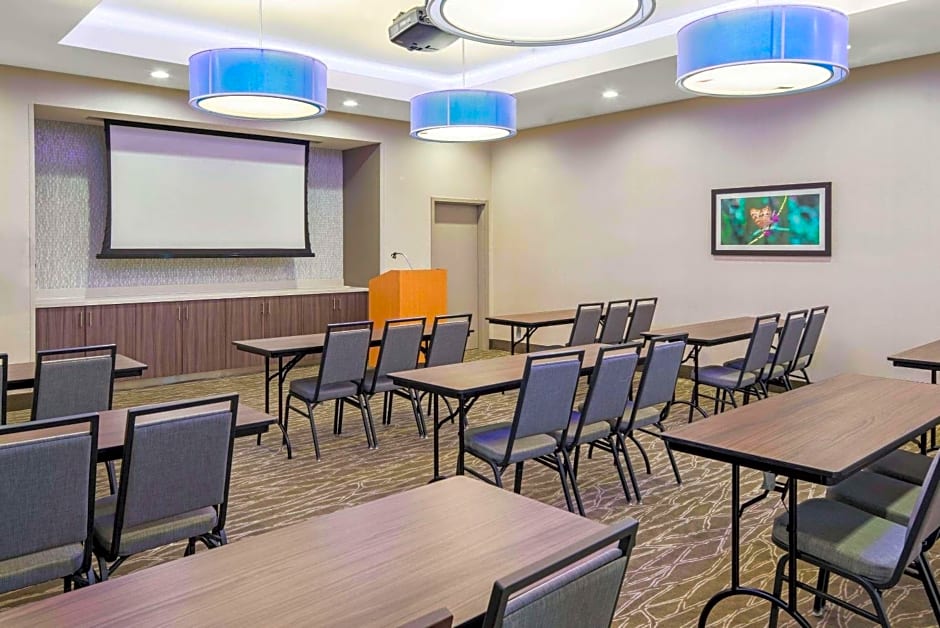 La Quinta Inn & Suites by Wyndham McAllen La Plaza Mall