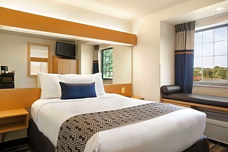 Queen Room - Mobility Access/Non-Smoking