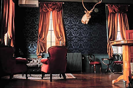 White House Hotel