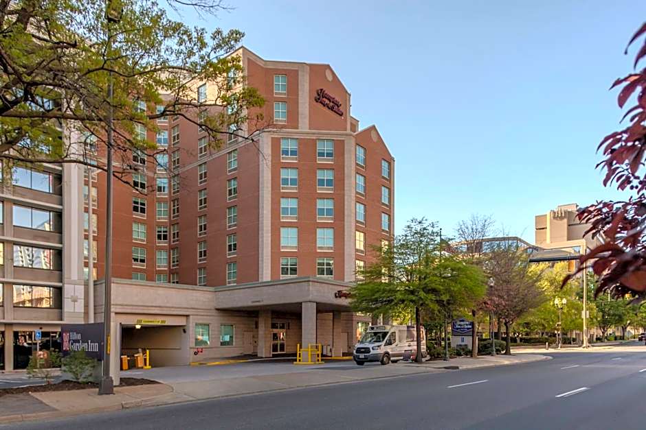Hampton Inn By Hilton & Suites Arlington Crystal City DCA