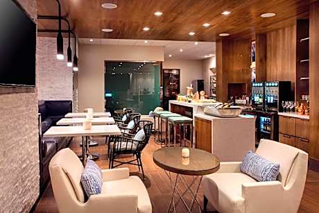 M Club King Room
