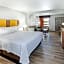 Days Inn & Suites by Wyndham Huntsville