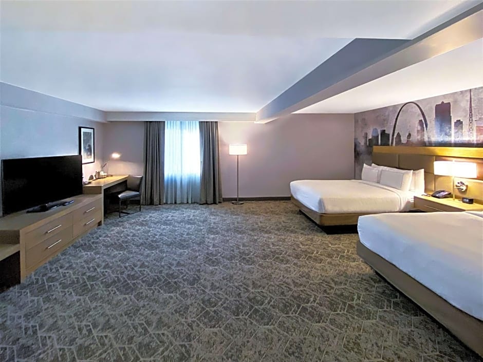 DoubleTree by Hilton St. Louis-Airport