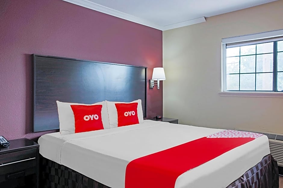 OYO Hotel McAllen Airport South - 1 mi from McAllen Medical Center