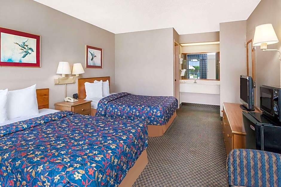 Days Inn by Wyndham Seguin TX