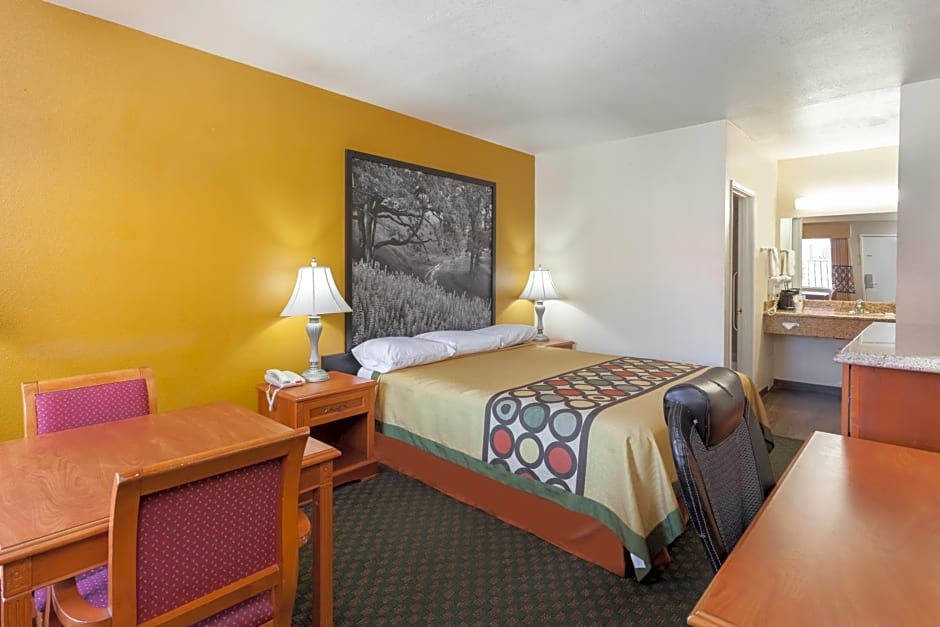Super 8 by Wyndham Bakersfield South CA