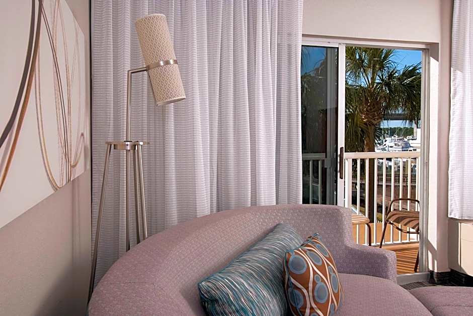 Courtyard by Marriott Charleston Waterfront