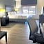 La Quinta Inn & Suites by Wyndham Tulsa Midtown