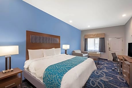 King Room with Bath Tub - Mobility/Hearing Accessible - Non-Smoking