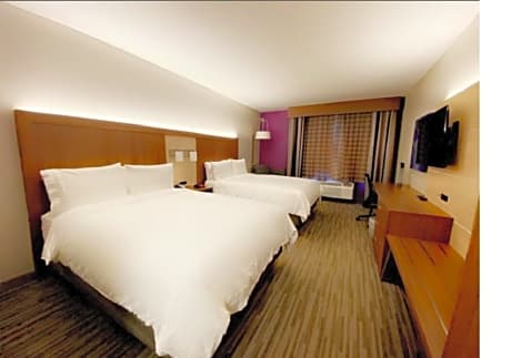 Queen Room with Two Queen Beds - Hearing Accessible/Non-Smoking