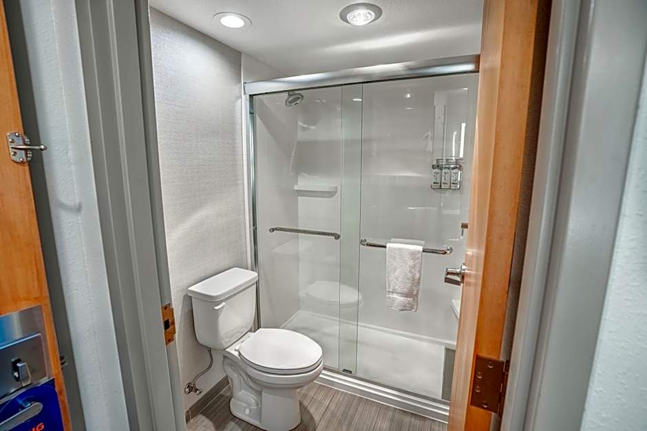 Holiday Inn Express & Suites HAYWARD