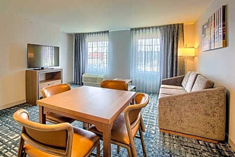 1 QUEEN BED 1 BEDROOM CORNER SUITE