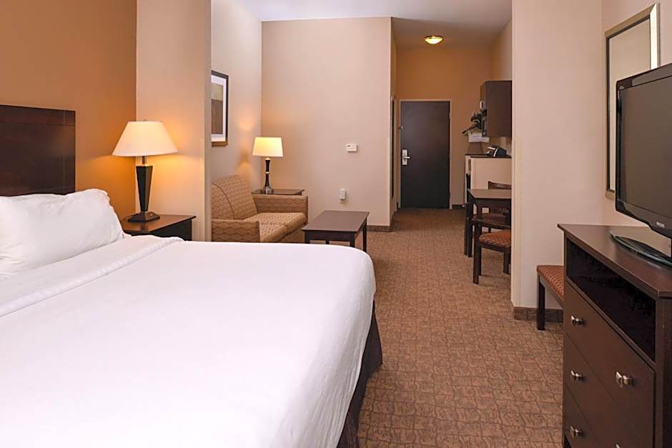 Holiday Inn Express & Suites Fairmont