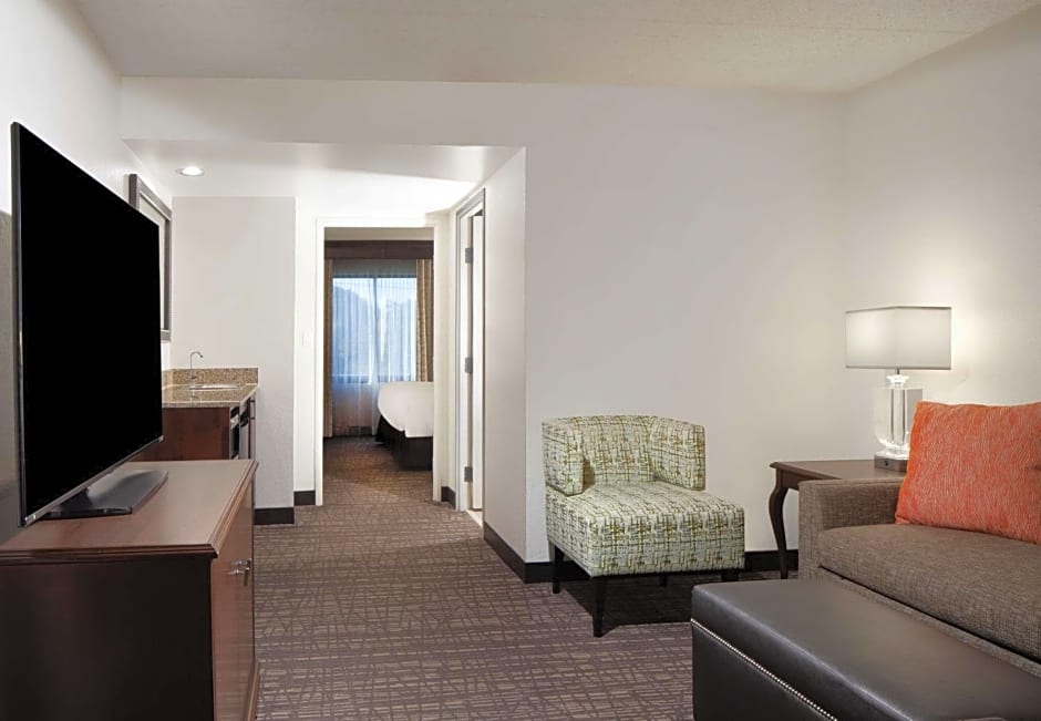 Embassy Suites by Hilton Philadelphia Airport