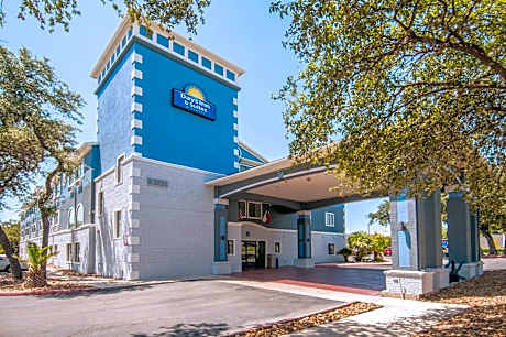 Days Inn by Wyndham Suites San Antonio North/Stone Oak