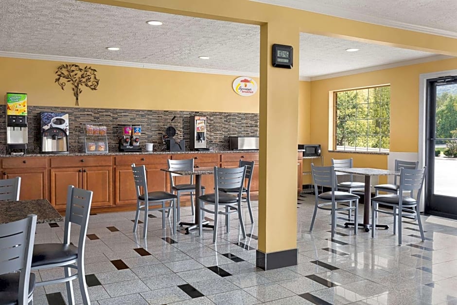 Super 8 by Wyndham Whites Creek/ Nashville NW Area