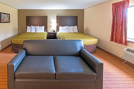 Suite 2 Queen Beds