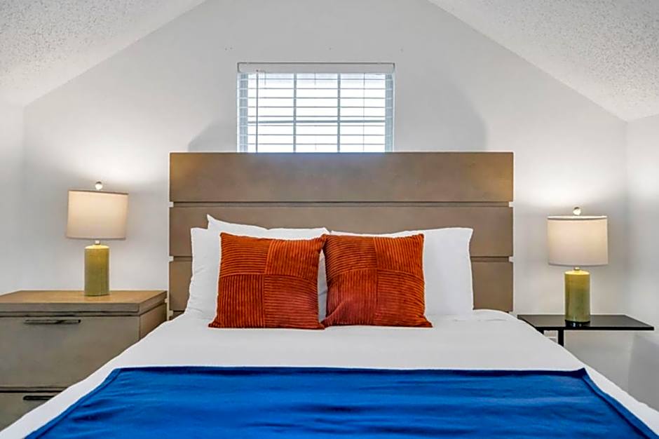 Mid-city Muse W Pool -spacious 5br Minutes To Fq