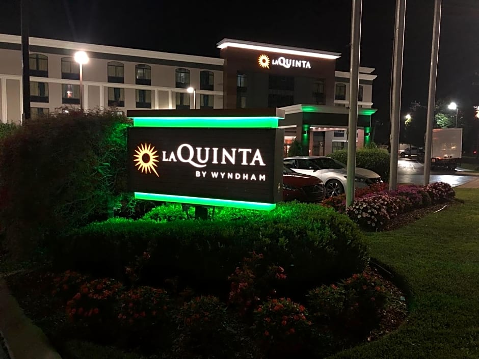 La Quinta Inn & Suites by Wyndham Clarksville