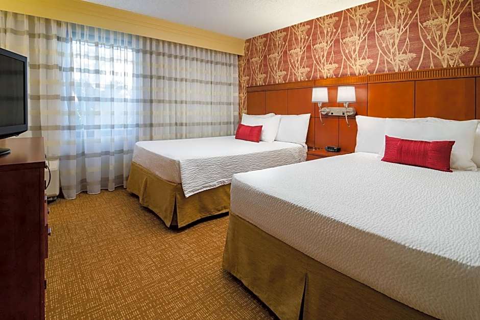 Courtyard by Marriott Fresno