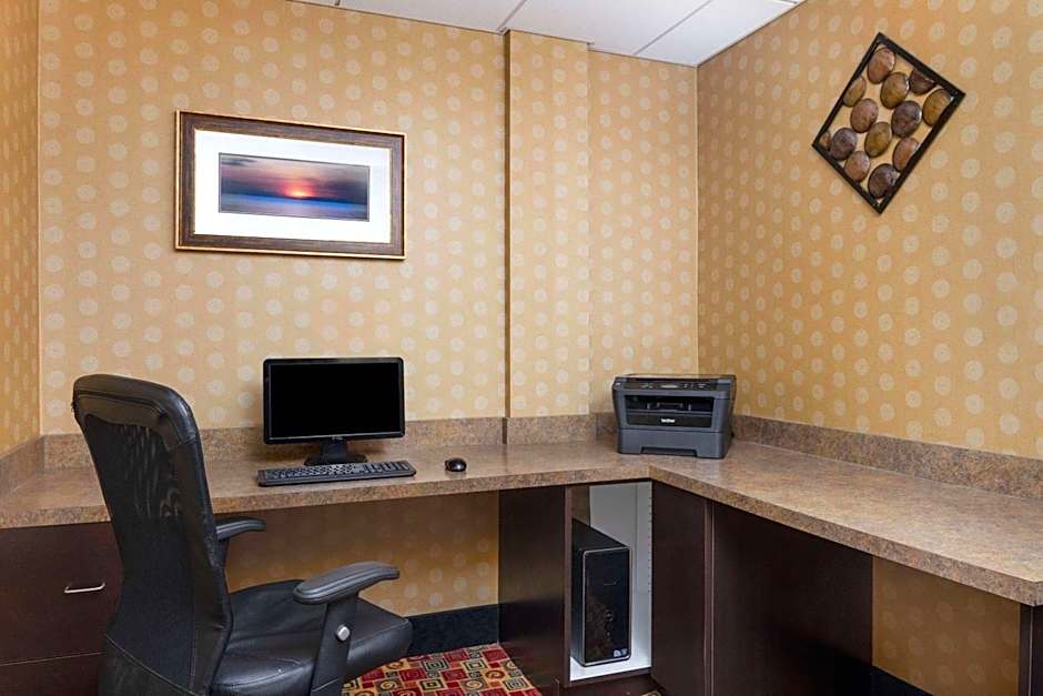 La Quinta Inn & Suites by Wyndham Warner Robins - Robins Afb