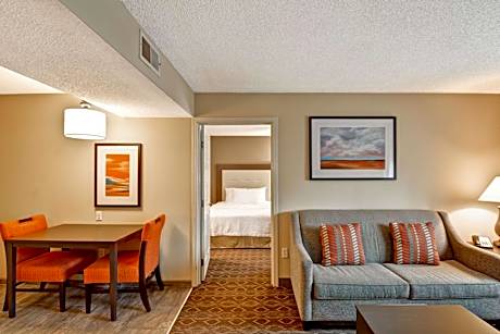 King Suite - Mobility Access/Non-Smoking