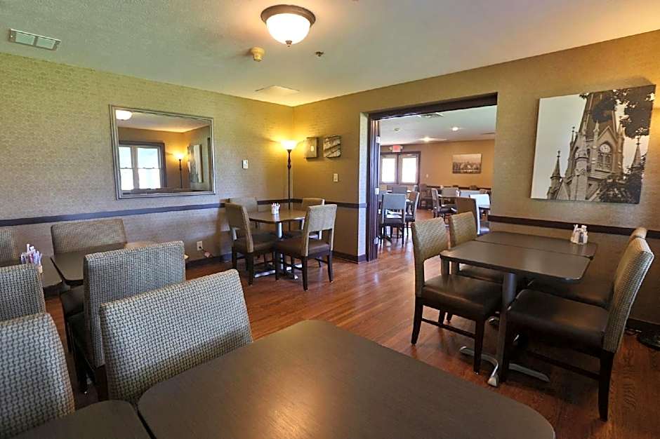 Ivy Court Inn and Suites