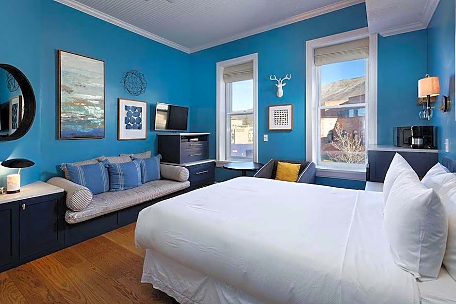 Independence Square 205, Stylish Hotel Room with AC, Great Location in Aspen