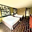 Super 8 by Wyndham Frederick
