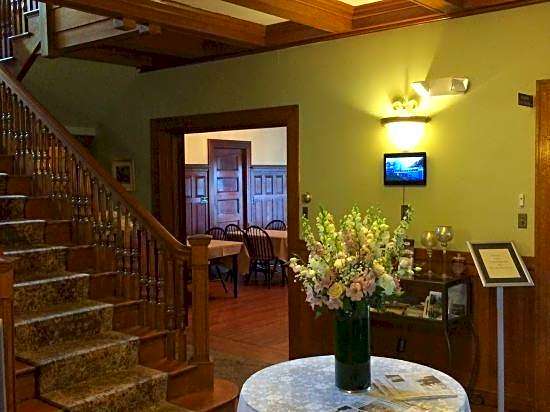Castle Manor Inn