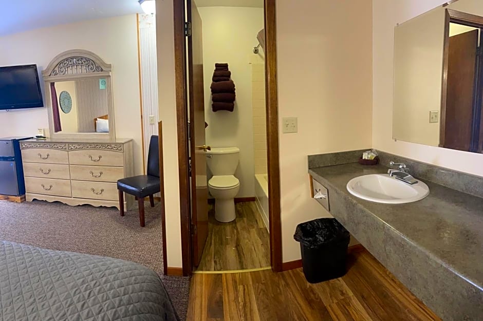 Cedar Wood Inn