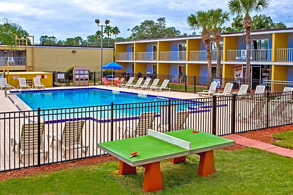 Celebration Suites At Old Town